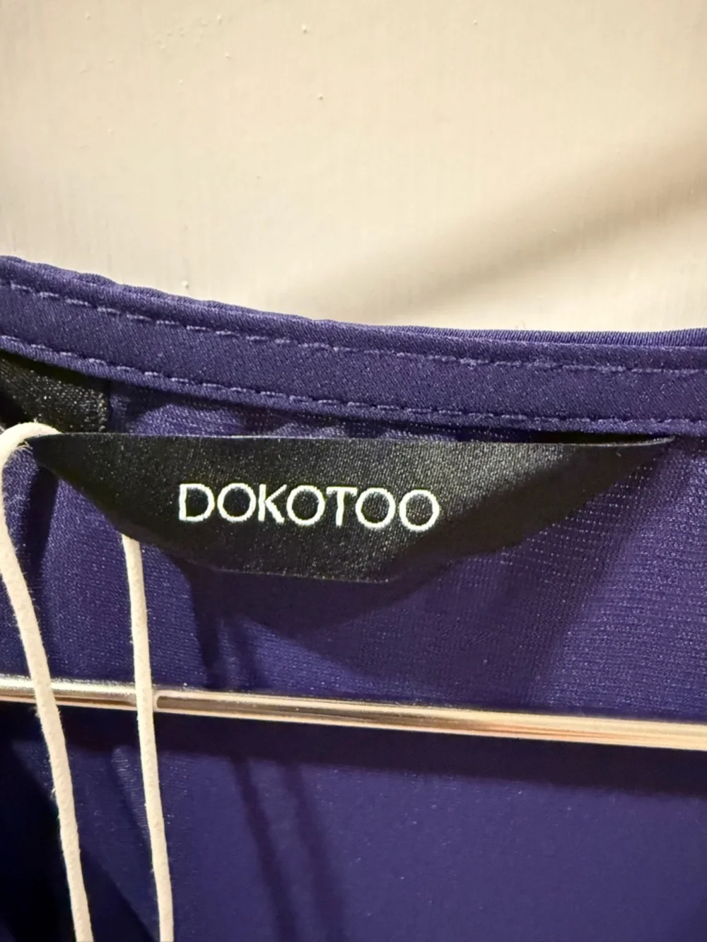 NWT Dokotoo Dark Navy Pintuck V-Neck Blouse - Picture 3 of 5